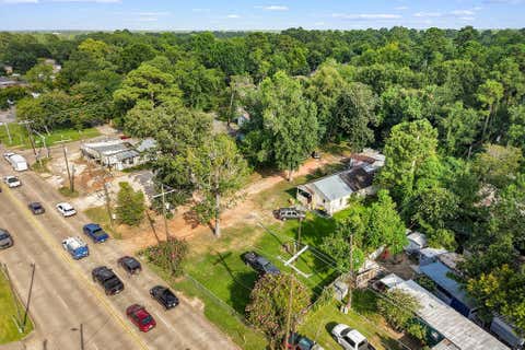Tiny photo for 425 Silverdale Dr DR, Conroe, TX 77301 (MLS # 53429249)