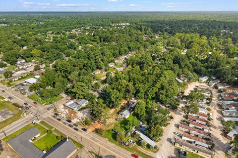 Tiny photo for 425 Silverdale Dr DR, Conroe, TX 77301 (MLS # 53429249)