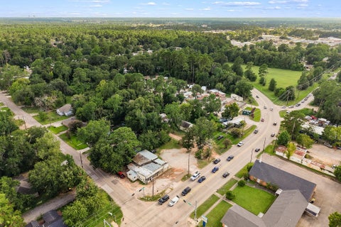 Tiny photo for 425 Silverdale Dr DR, Conroe, TX 77301 (MLS # 53429249)