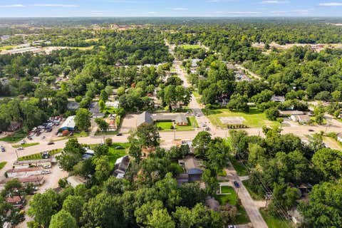 Tiny photo for 425 Silverdale Dr DR, Conroe, TX 77301 (MLS # 53429249)