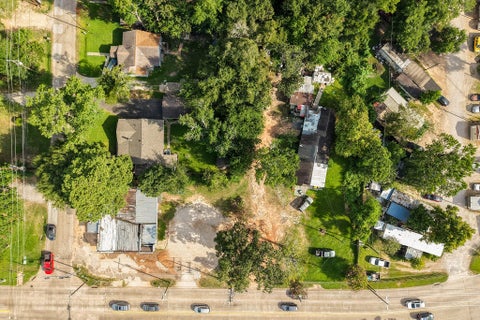 Tiny photo for 425 Silverdale Dr DR, Conroe, TX 77301 (MLS # 53429249)