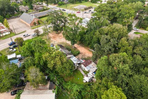 Tiny photo for 425 Silverdale Dr DR, Conroe, TX 77301 (MLS # 53429249)