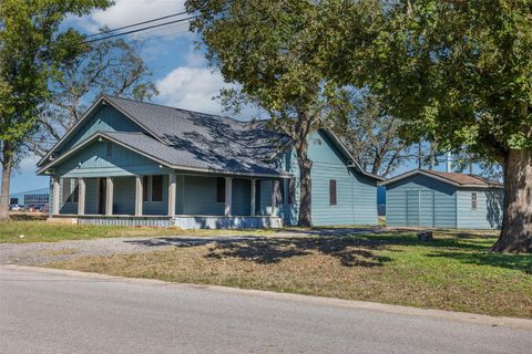 Photo of 1002 N Banks Street St, Caldwell, TX 77836 (MLS # 30641431)