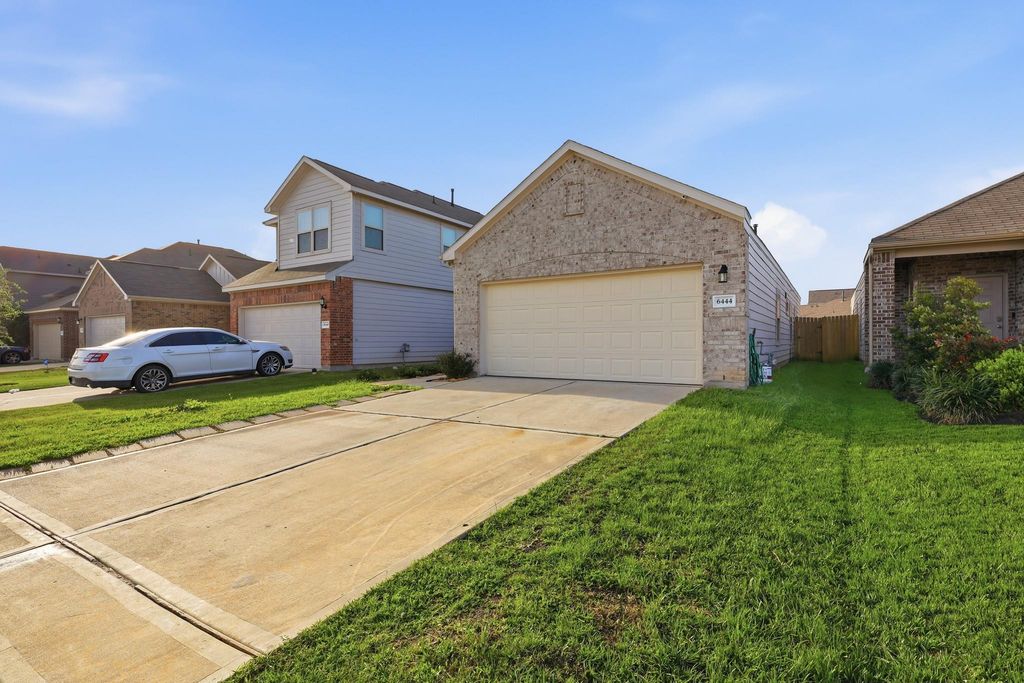 Photo of 6444 Wenlock Drive, Houston, TX 77048 (MLS # 38359826)