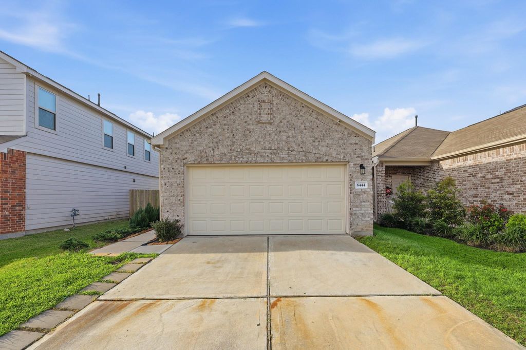 Photo of 6444 Wenlock Drive, Houston, TX 77048 (MLS # 38359826)