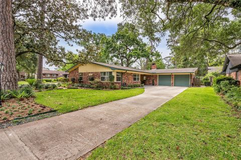 Photo of 10127 Hazelhurst Drive, Houston, TX 77043 (MLS # 88652411)