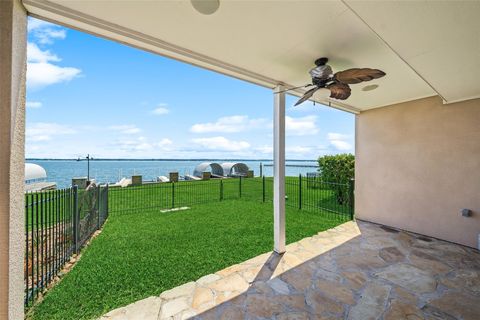 Photo of 16 Regency Point, Conroe, TX 77356 (MLS # 73329760)