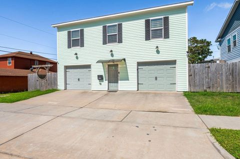 Tiny photo for 2203 56th Street, Galveston, TX 77551 (MLS # 18605288)