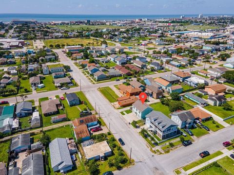 Tiny photo for 2203 56th Street, Galveston, TX 77551 (MLS # 18605288)