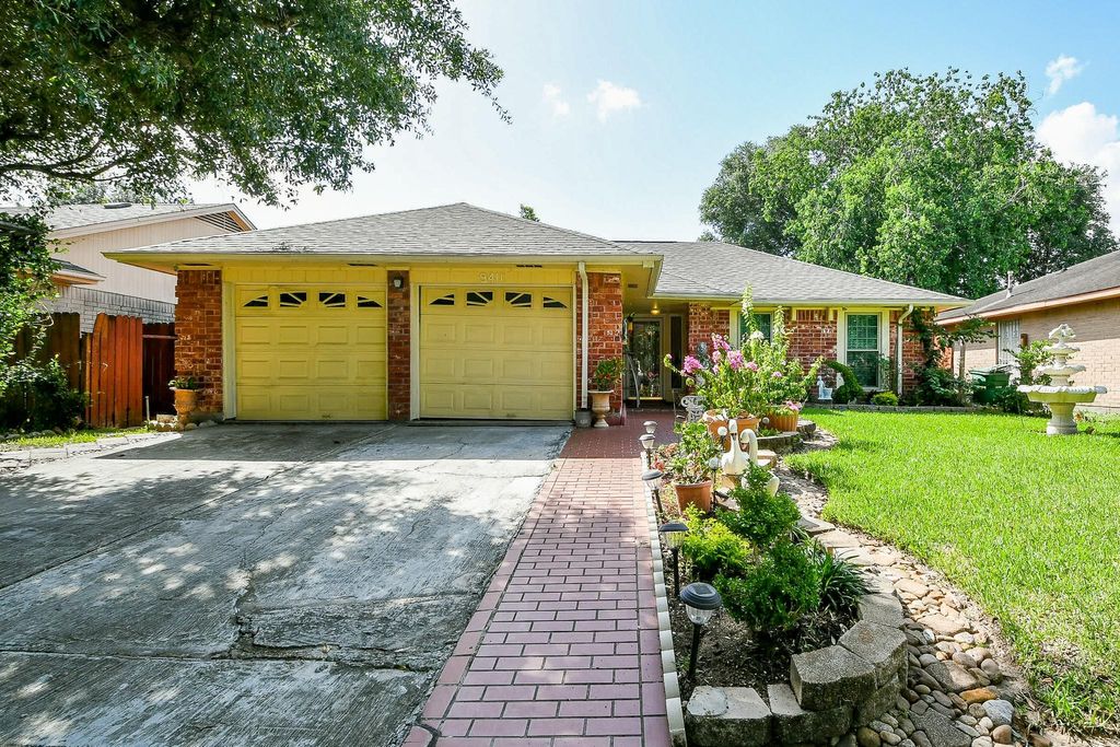 Photo of 9411 Kingsvalley Street, Houston, TX 77075 (MLS # 93045394)