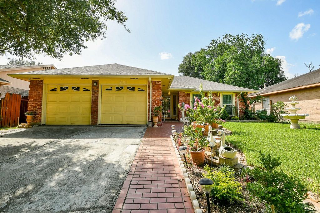 Photo of 9411 Kingsvalley Street, Houston, TX 77075 (MLS # 93045394)