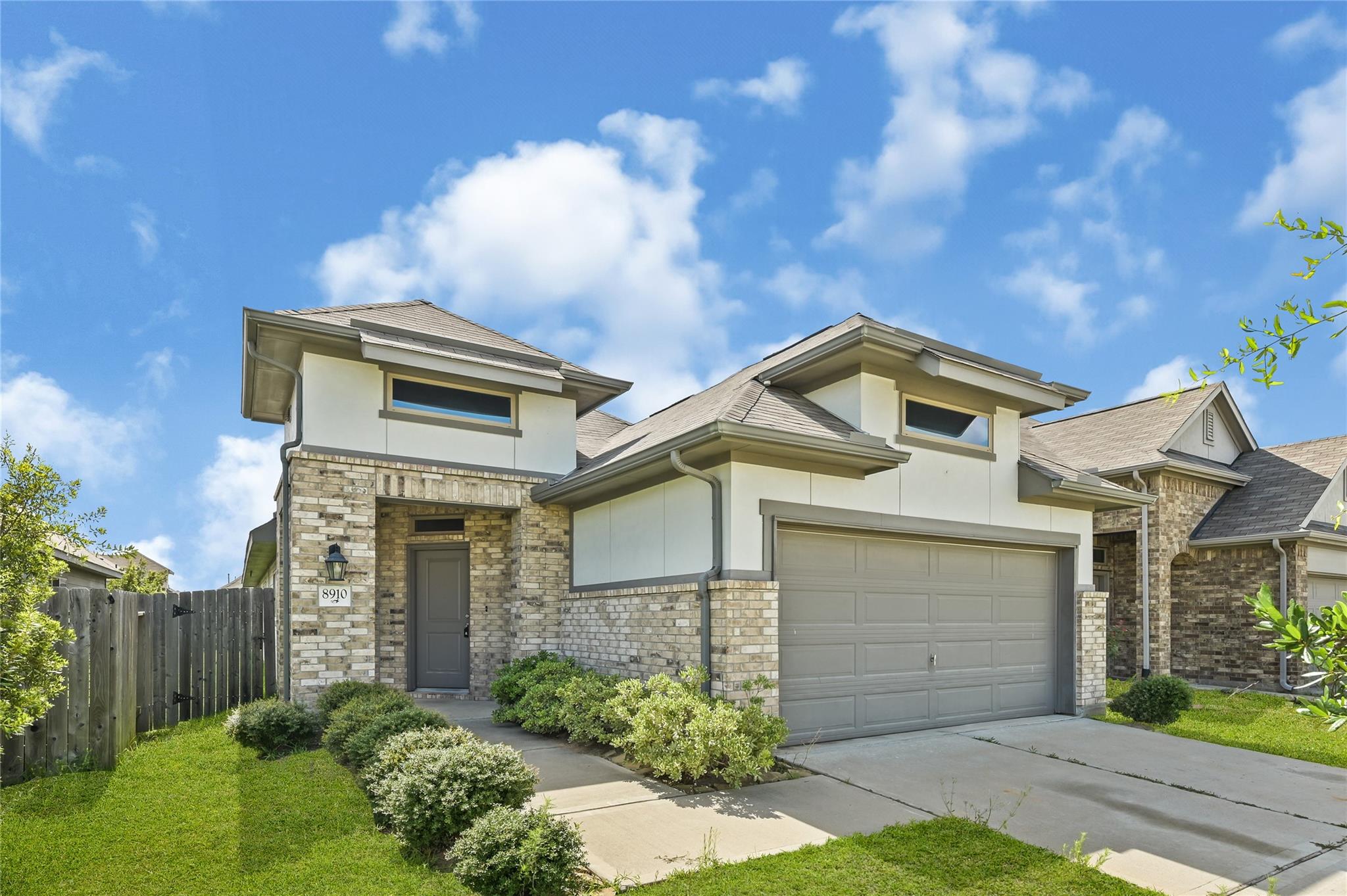 8910 Hartford River Lane