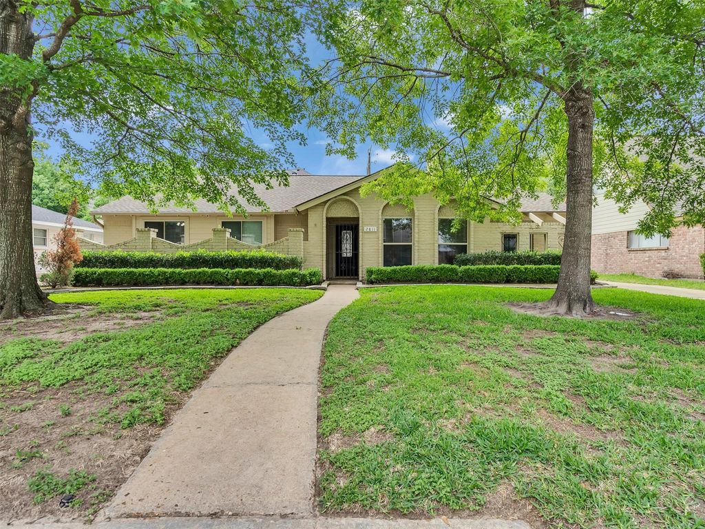 Photo of 2811 Quincannon Lane, Houston, TX 77043 (MLS # 88950343)