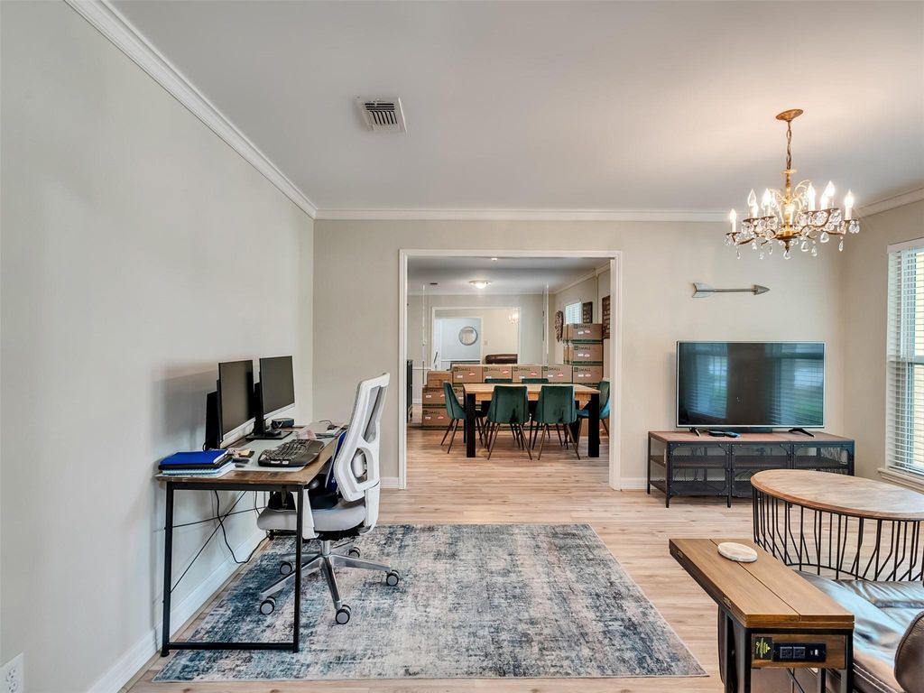Photo of 2811 Quincannon Lane, Houston, TX 77043 (MLS # 88950343)