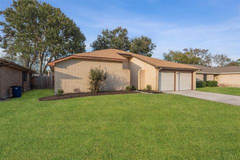 Photo of 2792 Forest Point Drive, League City, TX 77573 (MLS # 21069241)