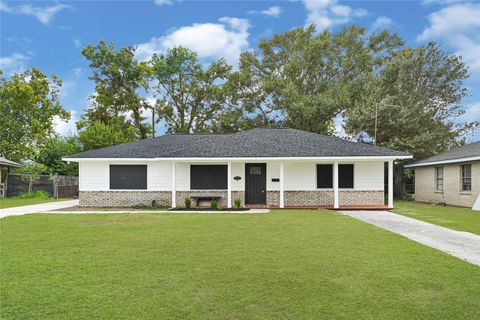 Photo of 2703 Ammons Street, Baytown, TX 77521 (MLS # 10637748)