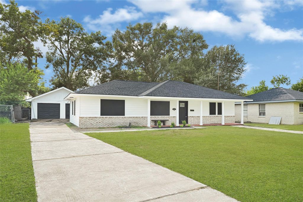 Photo of 2703 Ammons Street, Baytown, TX 77521 (MLS # 10637748)