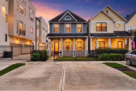 Photo of 822 W 22nd Street, Houston, TX 77008 (MLS # 22194473)