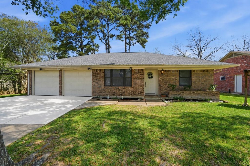 Photo of 308 Moody Avenue, League City, TX 77573 (MLS # 31020490)