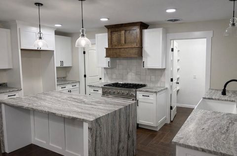 Photo of 802 Victoria Street, Navasota, TX 77868 (MLS # 38125284)