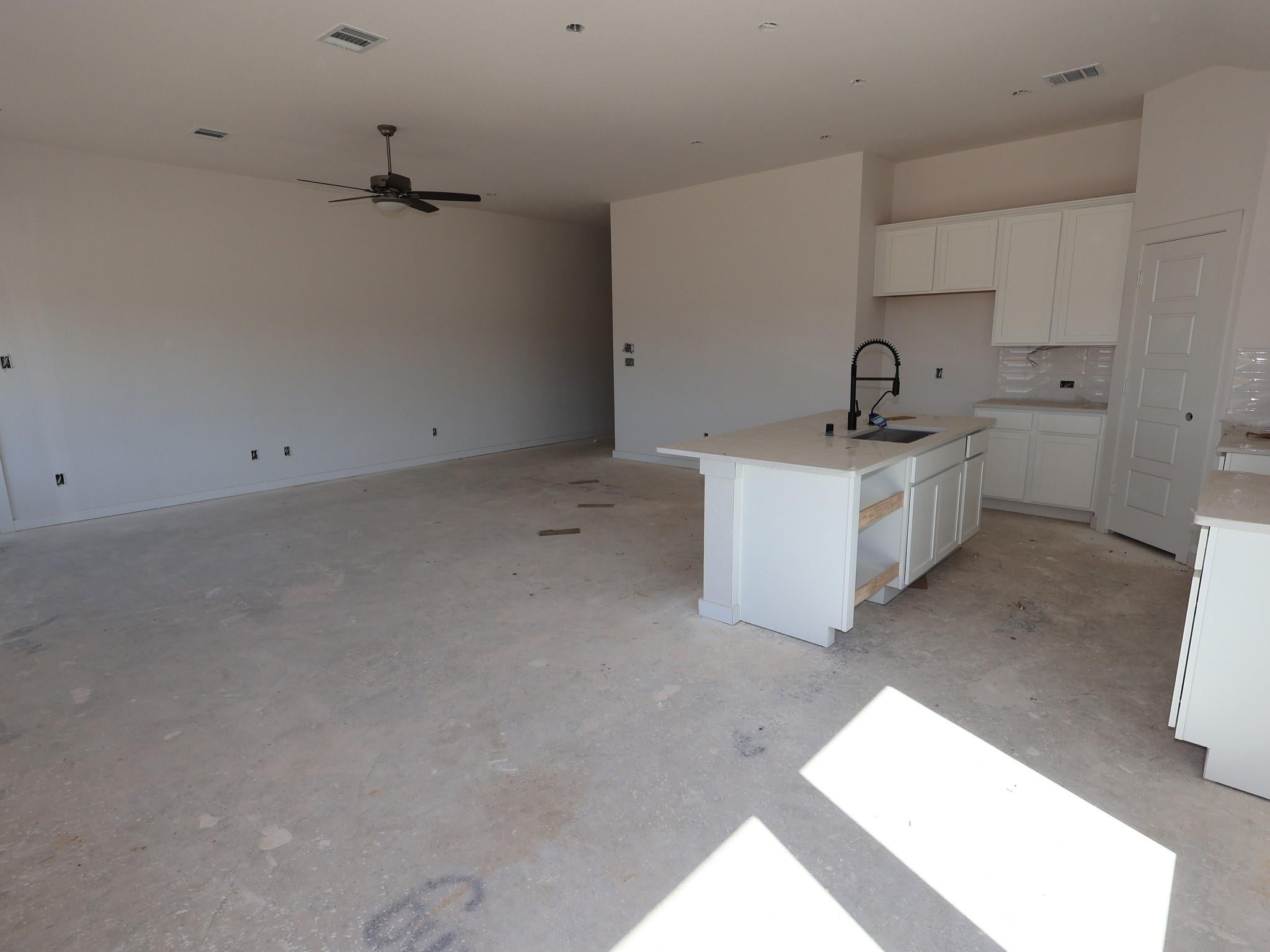 21127 Venetian Glass Lane