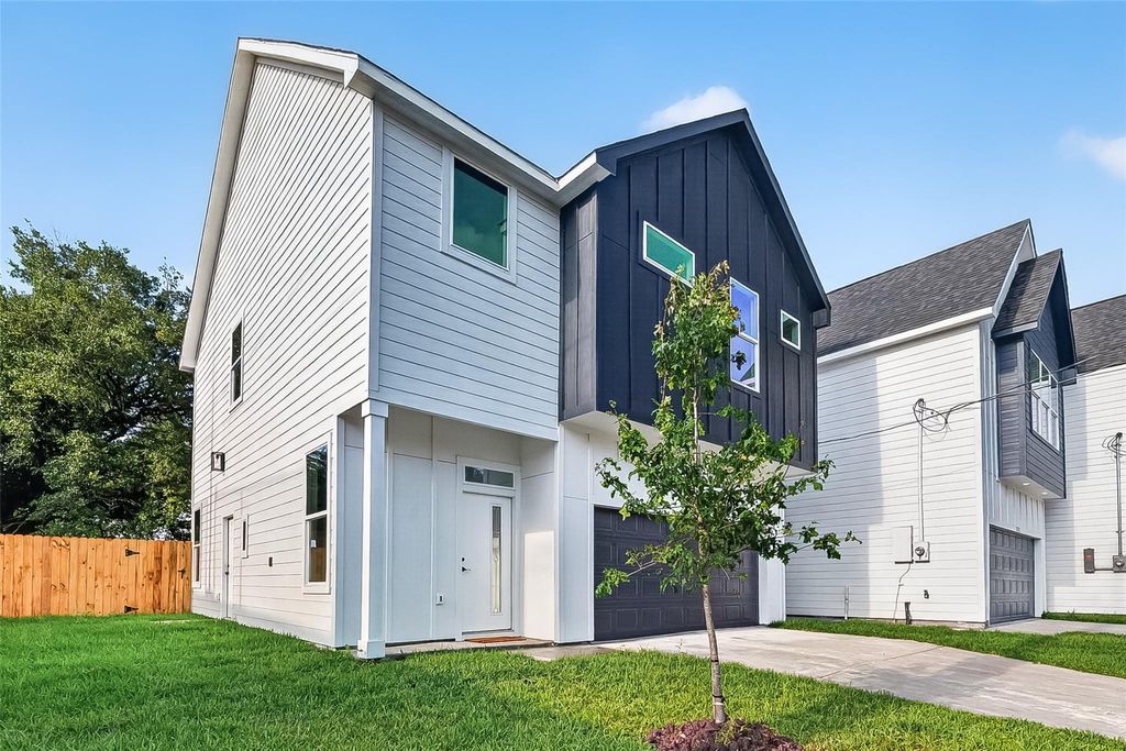 Photo of 9334 Waller Street, Houston, TX 77012 (MLS # 44486078)