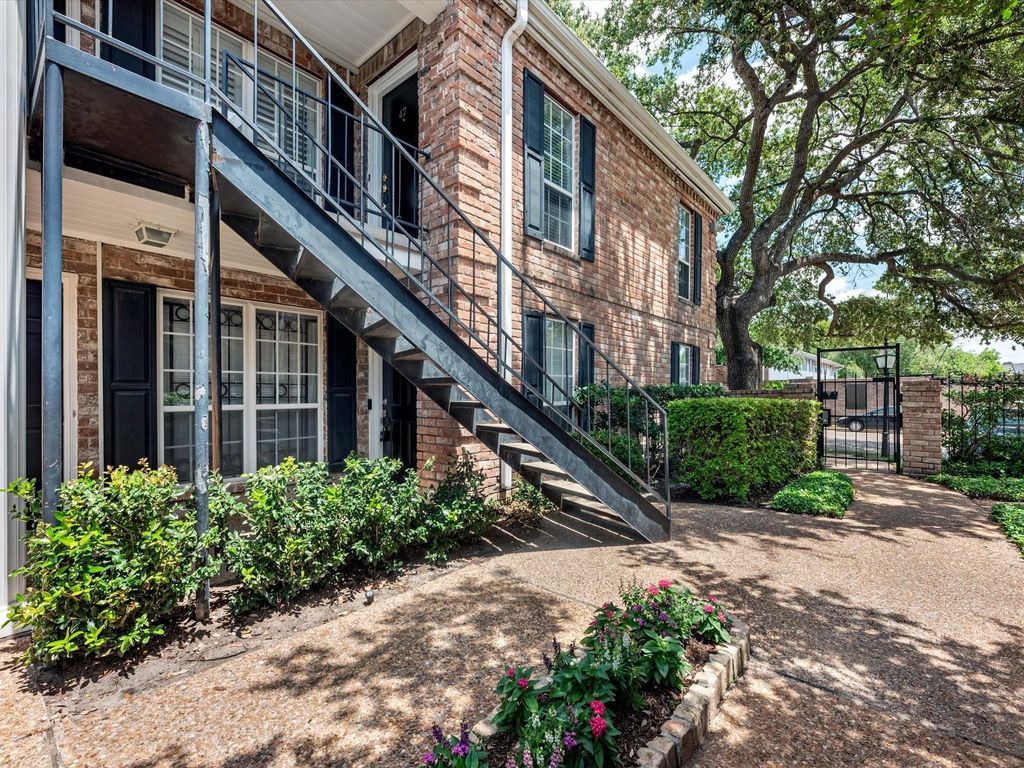 Photo of 6402 Del Monte Drive #46, Houston, TX 77057 (MLS # 35399556)