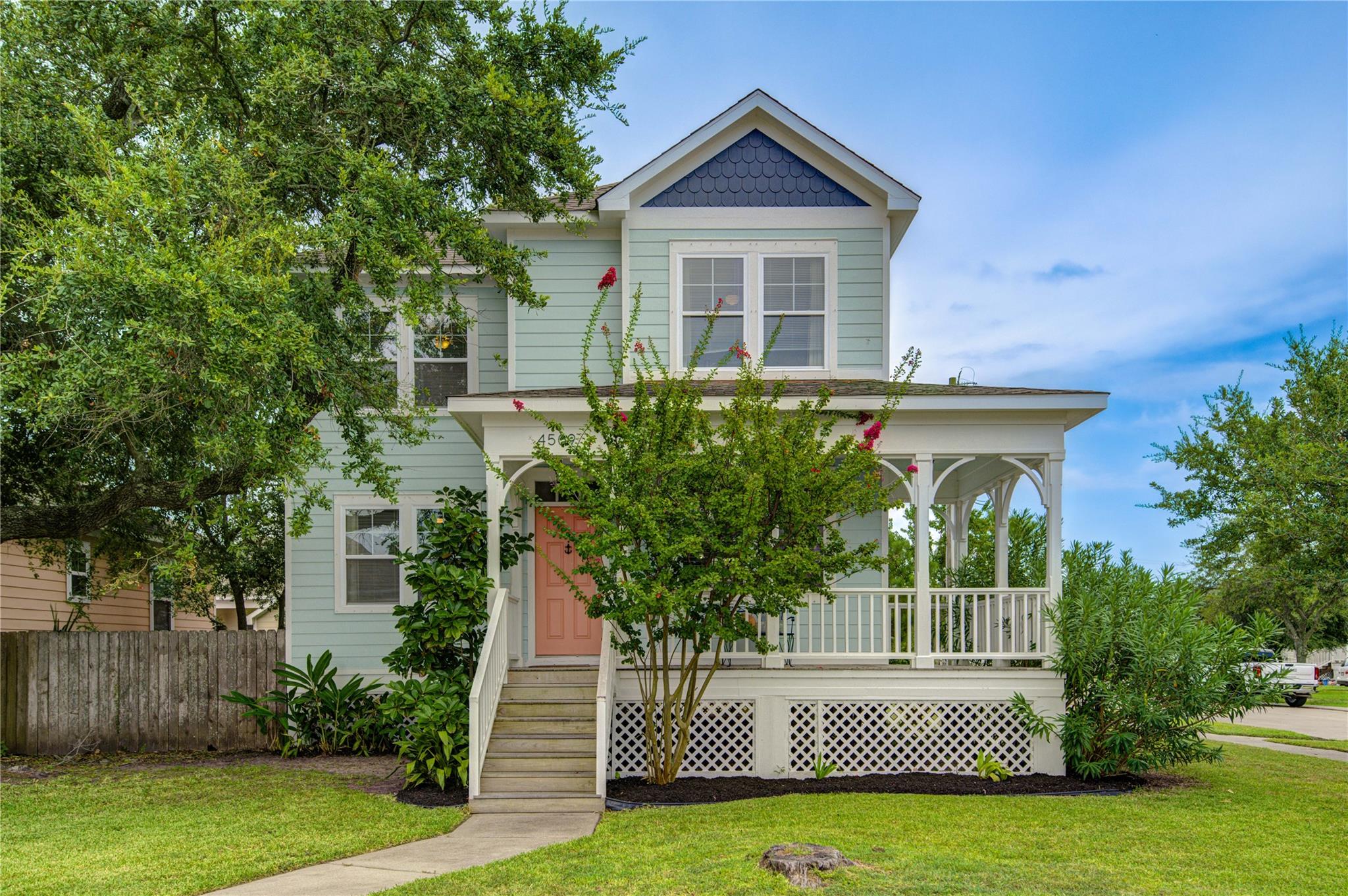 4509 N Live Oak Circle