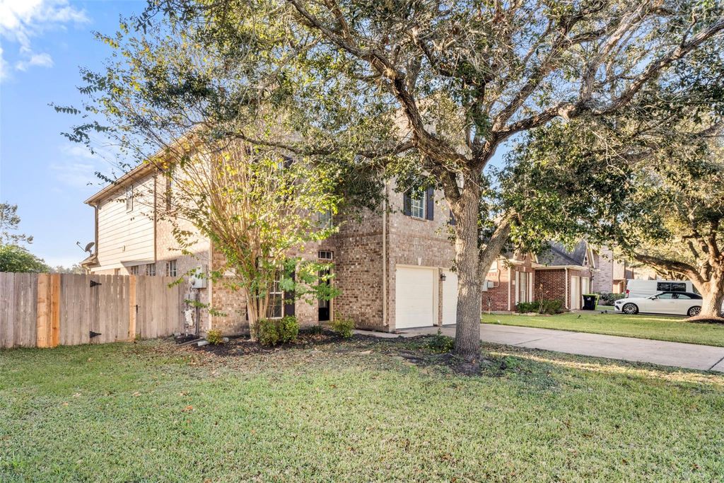 Photo of 6706 Portuguese Bend Dr Dr, Missouri City, TX 77459 (MLS # 79958962)