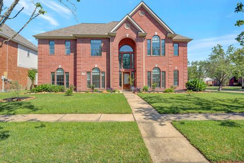 Photo of 301 Winding Oak Lane S, League City, TX 77573 (MLS # 2093453)