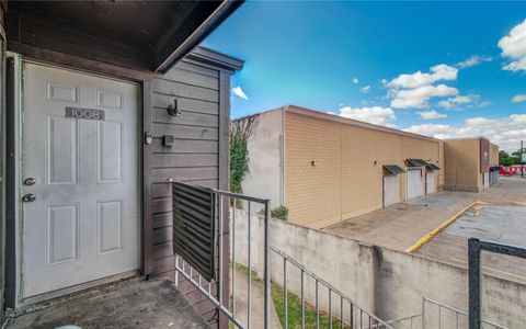 Photo of 6633 W Airport Boulevard #1008, Houston, TX 77035 (MLS # 83023785)