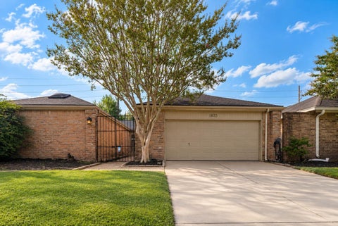 Photo of 14015 Swiss Hill Drive, Houston, TX 77077 (MLS # 74489198)