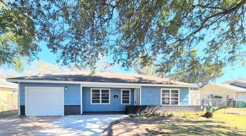 Photo of 1103 W Camp Circle, La Marque, TX 77568 (MLS # 55384381)