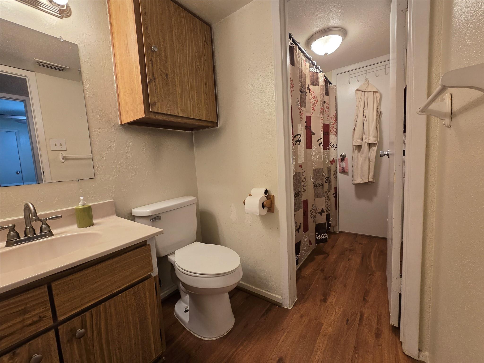 7600 Emmett F Lowry Expressway 304