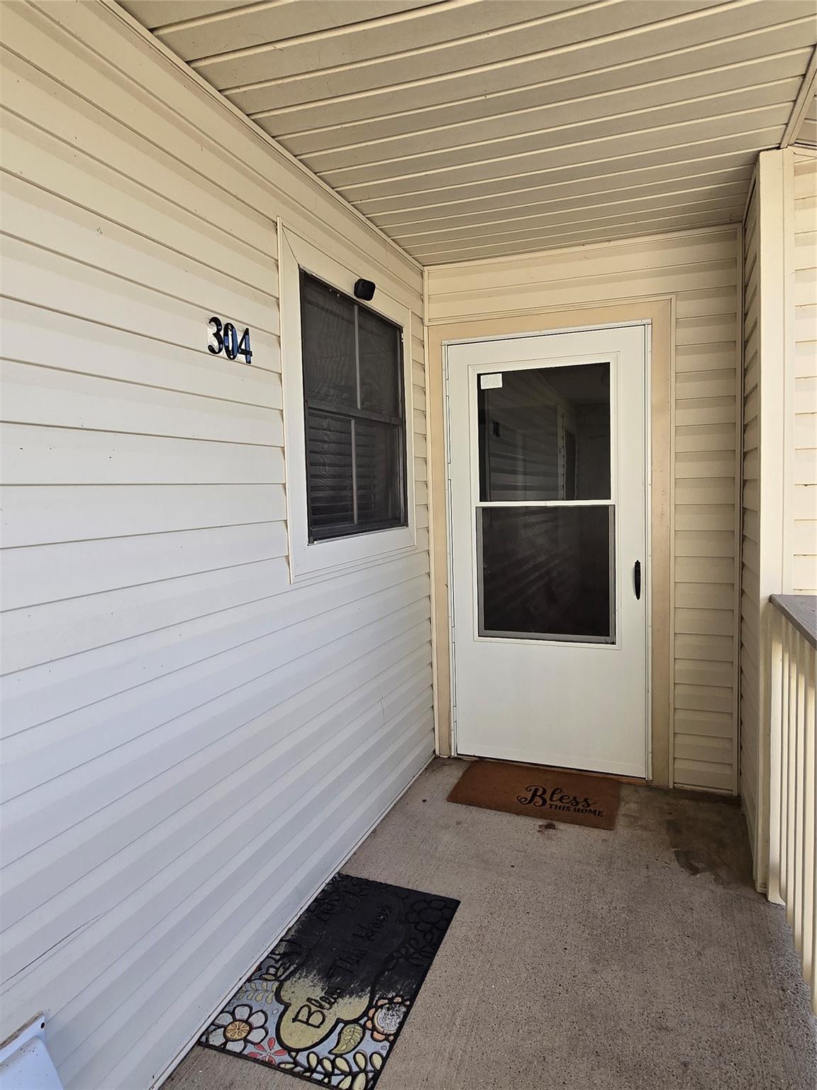 7600 Emmett F Lowry Expressway 304