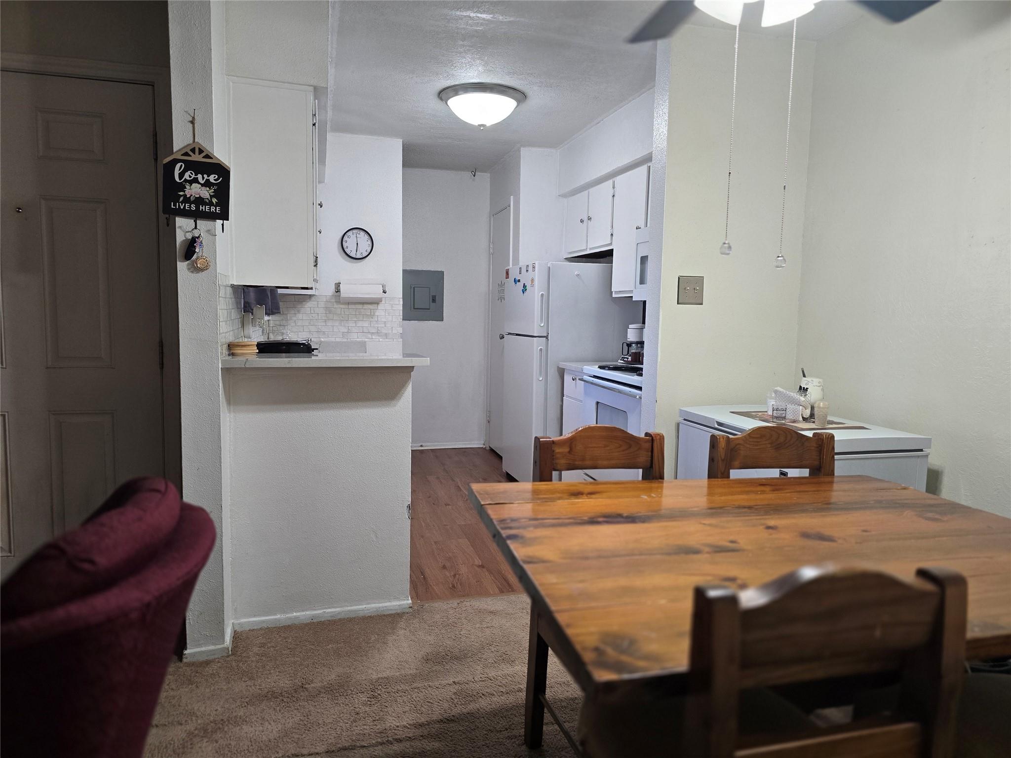 7600 Emmett F Lowry Expressway 304