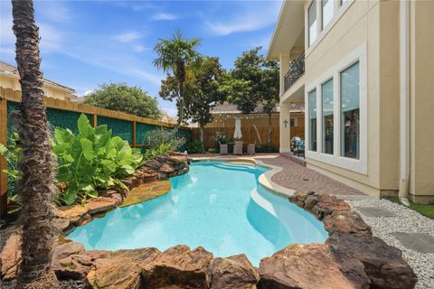 Photo of 320 Harborside Circle, Kemah, TX 77565 (MLS # 23902589)