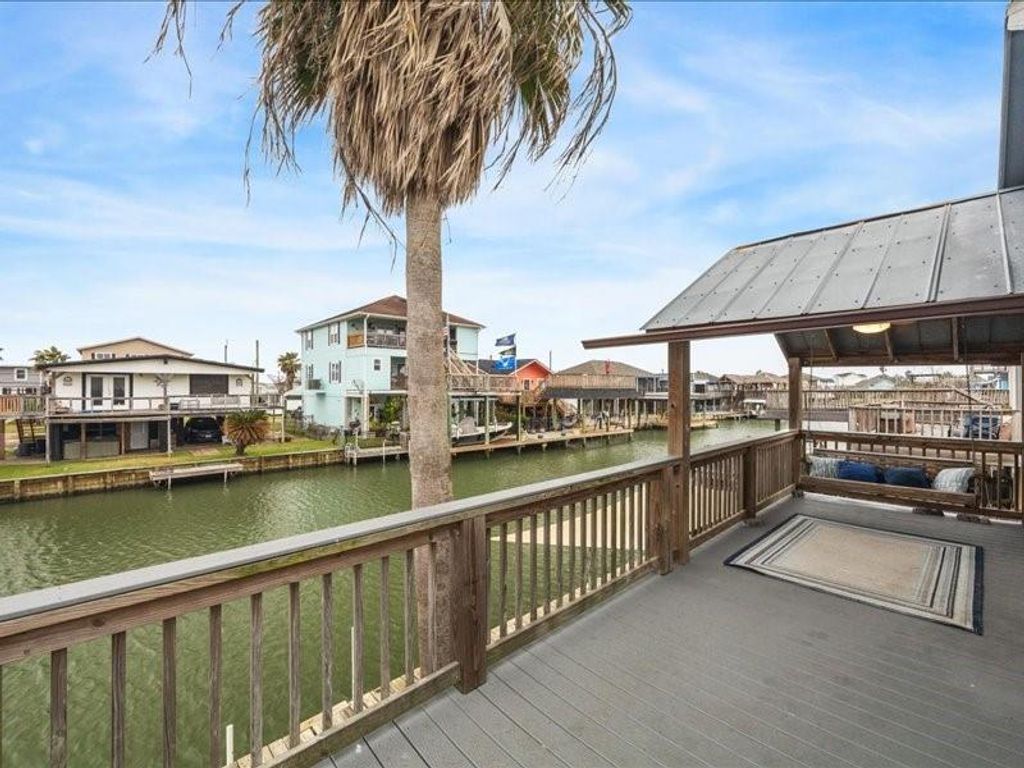 Photo of 85 Bayou Vista Drive, Hitchcock, TX 77563 (MLS # 50165898)