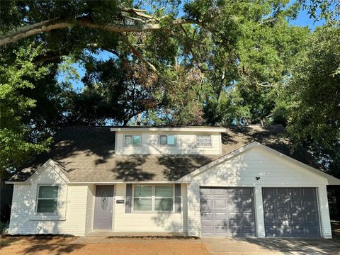 Photo of 12442 Ashcroft Drive, Houston, TX 77035 (MLS # 22872948)
