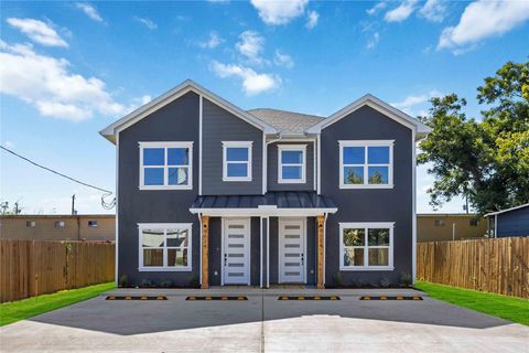 4624 Mayflower Street A/B Houston TX 77033