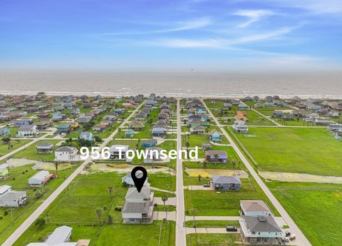 Photo of 956 Townsend Dr, Crystal Beach, TX 77650 (MLS # 72191727)