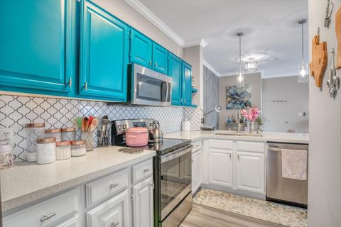 Tiny photo for 2111 Welch Street #B201, Houston, TX 77019 (MLS # 78949366)