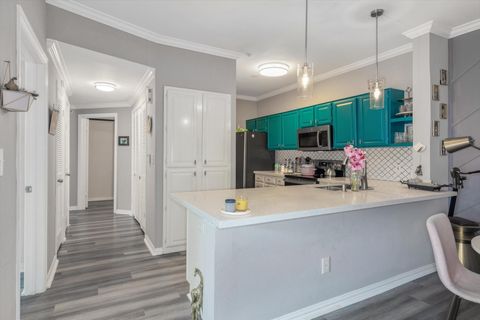 Photo of 2111 Welch Street #B201, Houston, TX 77019 (MLS # 78949366)