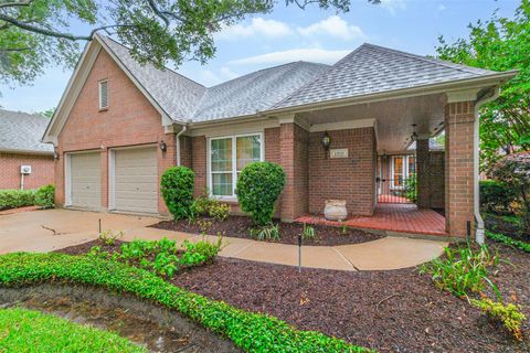 Photo of 13727 Aspen Cove Drive, Houston, TX 77077 (MLS # 39639562)