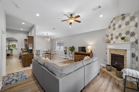 Photo of 6128 Shelburne Street, Houston, TX 77396 (MLS # 25895555)