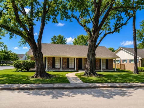 Photo of 6123 Lynbrook Drive, Houston, TX 77057 (MLS # 81670946)