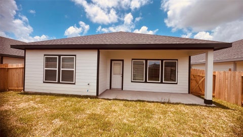 Photo of 3019 Holland Lakes Dr, South Houston, TX 77441 (MLS # 82519591)