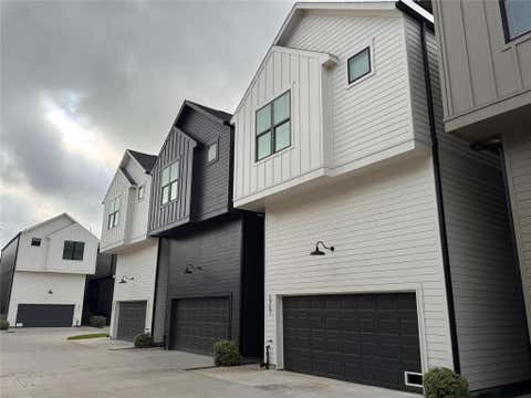 Photo of 2705 Oakwood Crest Lane, Houston, TX 77018 (MLS # 70849149)