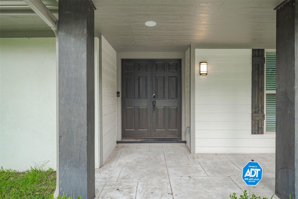 Photo of 2402 Chimney Rock Road, Houston, TX 77056 (MLS # 34631337)