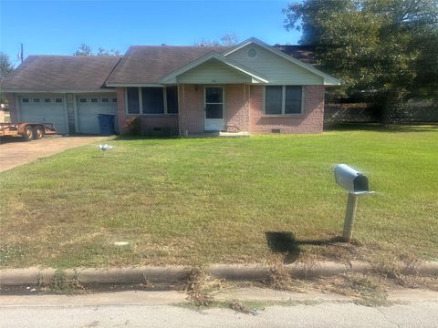 Photo of 516 7th Street, Hempstead, TX 77445 (MLS # 90578735) Photo of 516 7th Street, Hempstead, TX 77445 (MLS # 90578735)